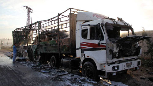 un camión de ayuda humanitaria destruido en Aleppo La ONU suspende todas las operaciones en Siria tras ataque a un convoy